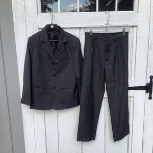 Lito Special Occasion, Boy’s 2 piece Suit, Charcoal Gray, Size 12, NWT.